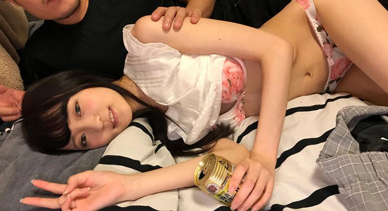 「そんなつもりじゃなかったのに…」と言いながらあらゆる状況で3Pセックスをしてしまった女たち スノボ・コテージで…/ホテルで…/アパートで…/ロケの流れで騙されて… サンプル画像 12