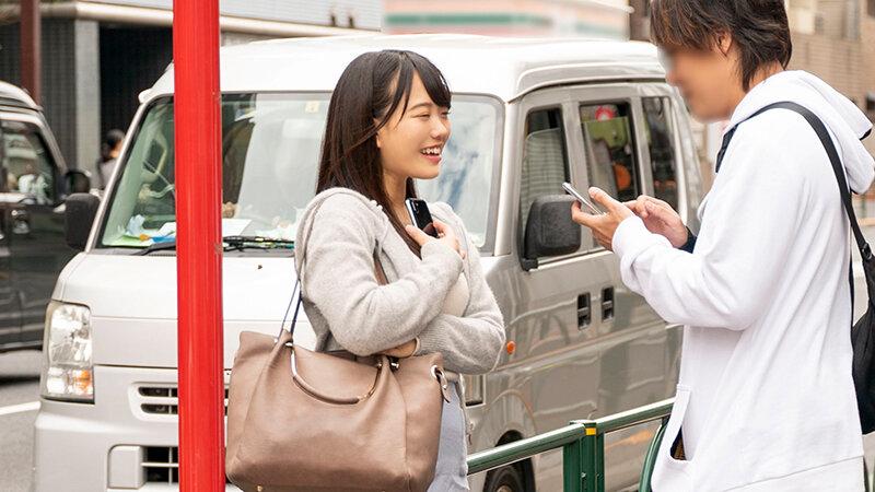 ≪ナンパ企画≫ 街中で出会い系「すれ違い」機能を使ってスマホナンパしてみたらホイホイと清楚な美女が釣れて最後まで激しい中出しセックスができましたwww サンプル画像 17