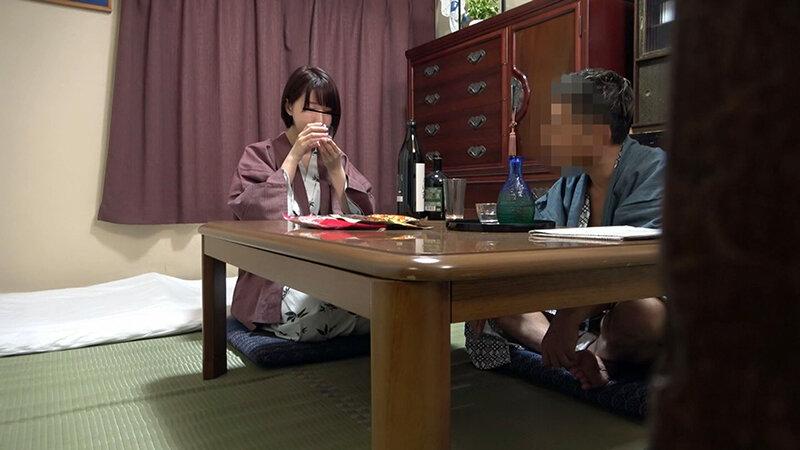 【色白ムチムチ系女子】【お姉さん系美女】【可愛い系巨乳】【スレンダー貧乳美人】【ぽっちゃり系】出張先の温泉旅館でまさかの…会社の手違い！？よりによって大嫌いな上司と相部屋だなんて…最悪！！ サンプル画像 2