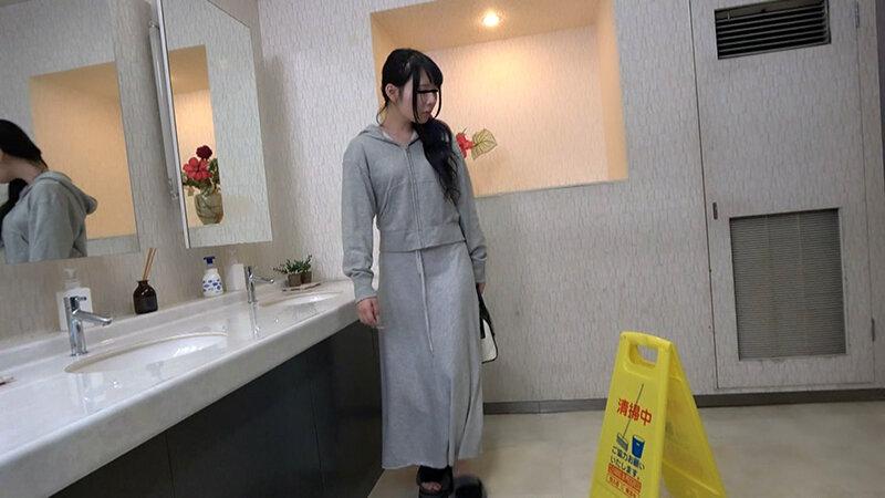 デパートトイレ清掃員 感度の上がるSEXスプレーで白目イキ不同意性交 サンプル画像 3