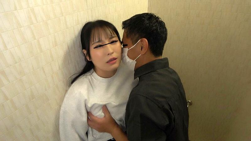 デパートトイレ清掃員 感度の上がるSEXスプレーで白目イキ不同意性交 サンプル画像 6