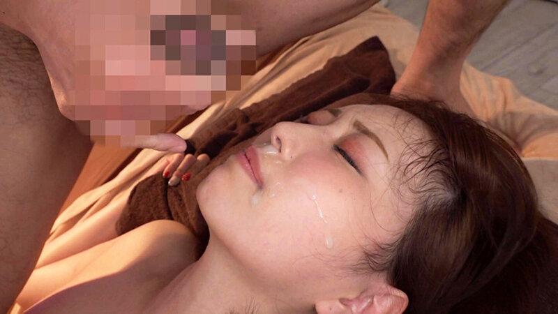 人妻限定高級エステサロン 無料体験チラシを持ってきた人妻ゆきねさん サンプル画像 13