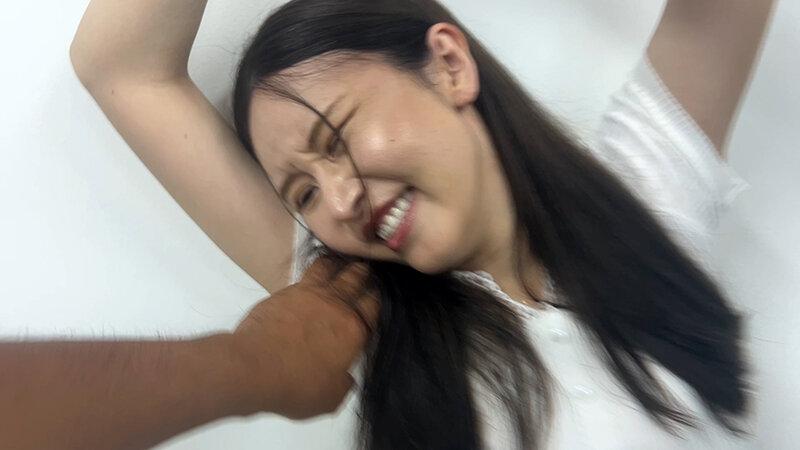 街角で声をかけてくすぐりさせてもらう エッチで金欠な女の子 ゆりなちゃん サンプル画像 4