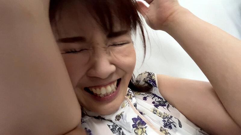 街角で声をかけてくすぐりさせてもらう スーパーのパート店員 まきさん サンプル画像 4