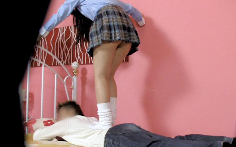 バレたら出禁！コスプレ美少女リフレで裏オプ本番交渉！ サンプル画像 9