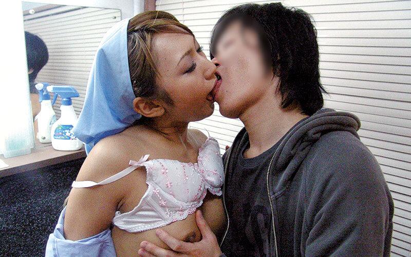 働くオバサンに勃起チ○ポを出してヌキ依頼したら…180分 サンプル画像 7