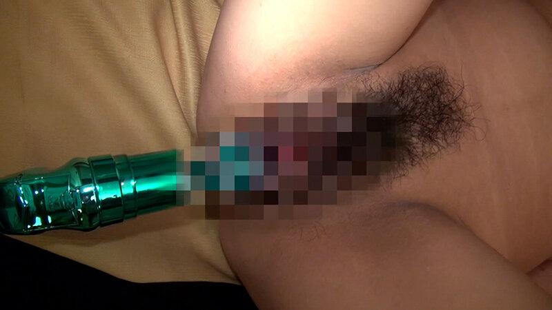 温泉でしっとりの美熟女さん。混浴で差し出された肉棒をしゃぶりながらオナニーの変態淫乱熟女の肉欲SEX サンプル画像 10