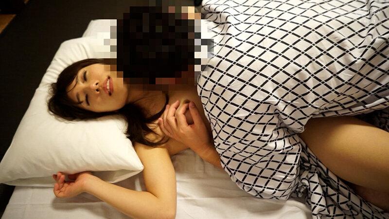 温泉宿の浴衣で情事に溺れる不貞妻！夫に内緒のお漏らし潮吹き淫乱性交！ サンプル画像 13