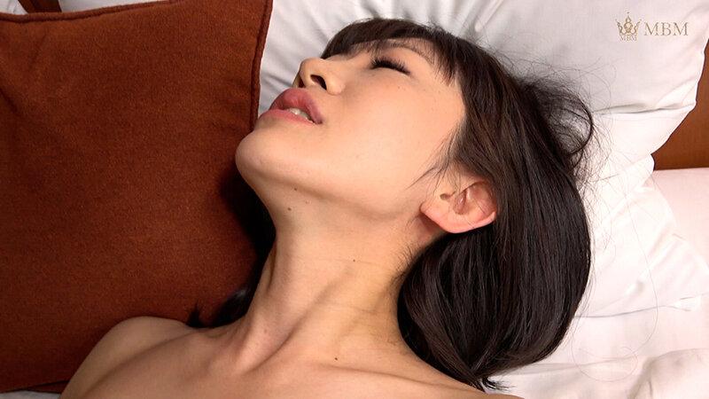 街行くセレブっぽい四十路熟女をナンパしてランチデート！旦那に不満たらたらの熟女にエッチなバイトを口説いてホテルで性欲全開中出しSEXの虜となる！ サンプル画像 15