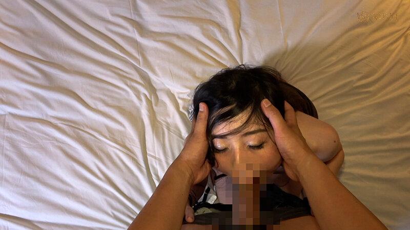 街で見つけた姉妹の様な母娘を番組のインタビューと称して食事に誘いお母さんをお持ち帰り！旦那と訳アリ欲求不満お母さんと本気の生嵌め絶頂SEX！ サンプル画像 14