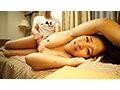 旦那とのSEXにマンネリを感じ新しい快感を求める巨乳不貞妻！股間を広げ絶頂潮吹きSEX！ サンプル画像 18