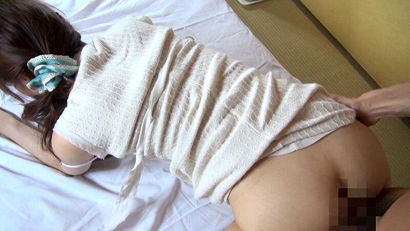 足湯に浸かる若妻2人組をナンパ！旅館に誘い非現実的な不倫SEXに本能全開で快楽墜ち！ サンプル画像 16