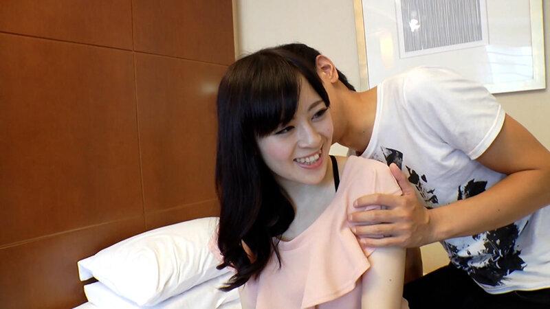 こんな素敵な奥様も旦那に内緒で男遊び！バイブを股間に咥えて尻を突き出す変態エロ奥様の膣に孕ませ中出しSEX！ サンプル画像 2