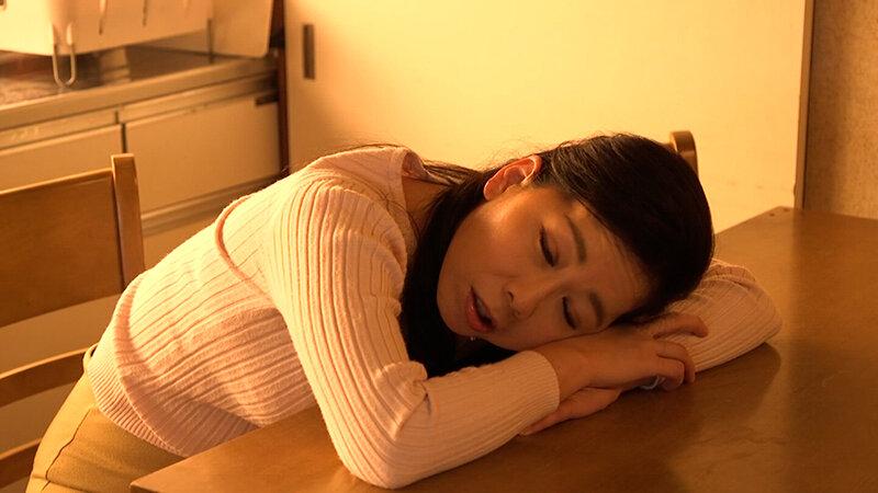 うちのかあちゃんは性欲旺盛！？倅を誘惑する熟母との歪んだ異常性愛！溶け込む熟母の変態SEX サンプル画像 1