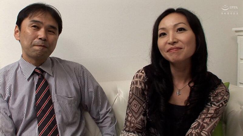 新婚の熟年夫婦がセックスライフをエンジョイする為のカメラの前で本気の愛あるSEX！ サンプル画像 2