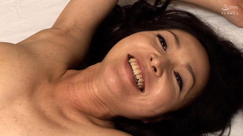新婚の熟年夫婦がセックスライフをエンジョイする為のカメラの前で本気の愛あるSEX！ サンプル画像 20