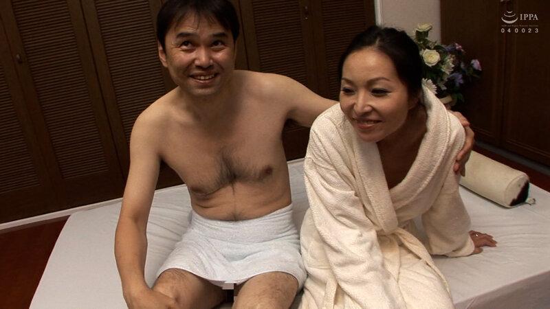 新婚の熟年夫婦がセックスライフをエンジョイする為のカメラの前で本気の愛あるSEX！ サンプル画像 4