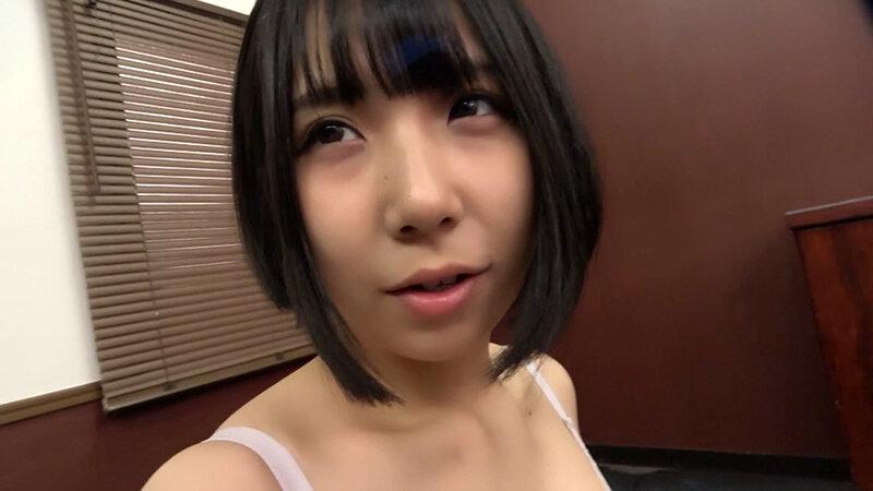 短髪が似合うコは美女の証！黒髪ボブでパッチリ二重のアイドル系！むしゃぶりつきたいハリのある胸がたまらない天然娘をいただきます！ サンプル画像 4