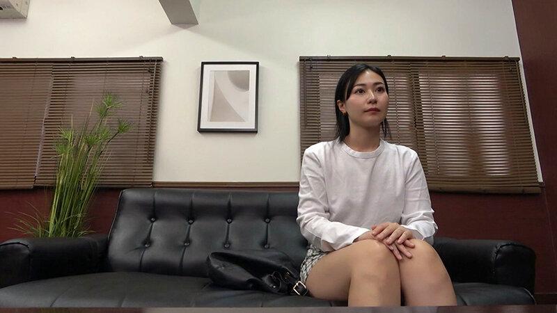 旦那のお金で悠々自適な生活を送ってきたセレブ妻が都落ち！旦那が稼げないなら自分が働くと高額バイト面接にきた奥様に世間の厳しさを教えるべく面接官が身体に叩き込み！旦那には言えない生ハメ中出しSEX！ サンプル画像 3