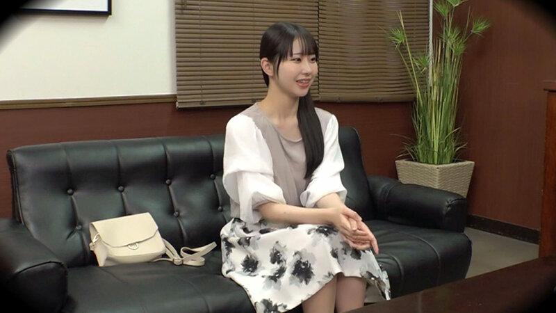 アイドル顔負け！スレンダー美人の若～い奥様が高額バイトに釣られて面接会場に！『なんでもします』なんて言うもんだから肉棒の餌食にさせてもらっちゃいました！ サンプル画像 2