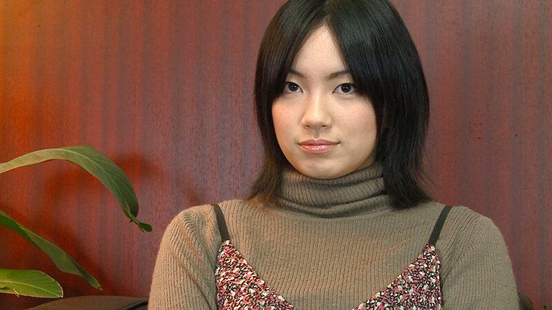 初めてのAV撮影に緊張の面持ちの素人お嬢さん！カメラの前で初めてのオナニー披露でガチイキ！ サンプル画像 2