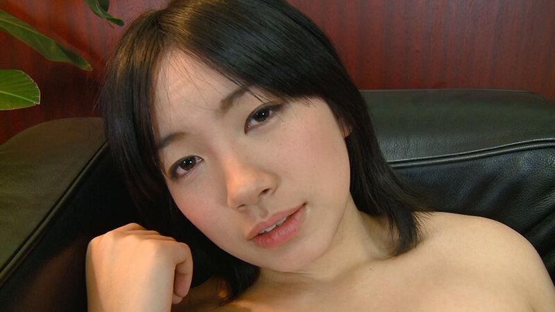 初めてのAV撮影に緊張の面持ちの素人お嬢さん！カメラの前で初めてのオナニー披露でガチイキ！ サンプル画像 21