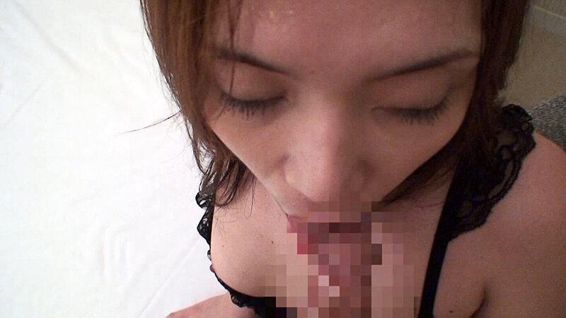 仕事に明け暮れ旦那とご無沙汰の奥様は数年ぶりに肉棒を見ただけでアソコはヌレヌレに？！入れただけでイキまくり！内緒の中出しセックス！ サンプル画像 15