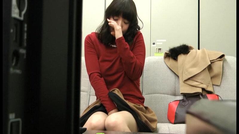 素人奥様をだましてAV鑑賞 我慢できずに中出しさせてもらいました そのに サンプル画像 17