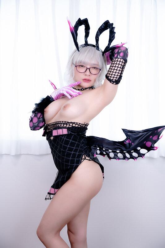美少女コスプレイヤーさんの本性めくれるド淫乱痴女化！！情熱的汗だく3P中出しセックス！！【2キャラ収録！！】 サンプル画像 13