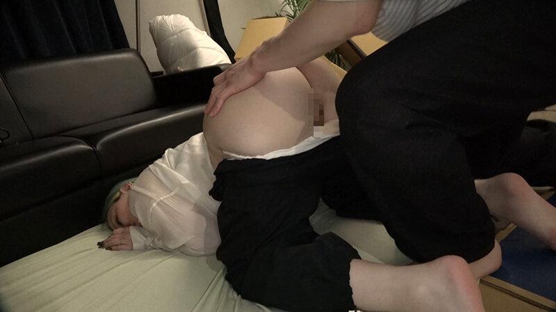 暗闇連れ込みSEX 巨乳が過ぎるド派手美女、おっぱい使いまくりセックス。爆ぜる巨乳の恵体 ネネさん サンプル画像 4