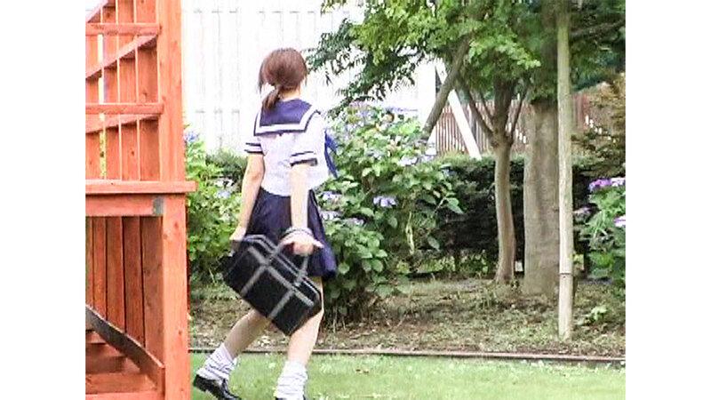 尾行盗撮！隣りの制服女子がオナニー中毒な件 サンプル画像 18