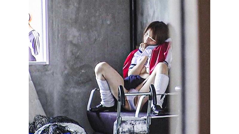 尾行盗撮！隣りの制服女子がオナニー中毒な件 サンプル画像 6