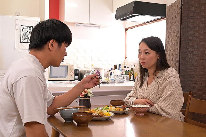 夫を喜ばせるため、他人とのセックスを隠し撮りする変態美人妻 田所百合 サンプル画像 2