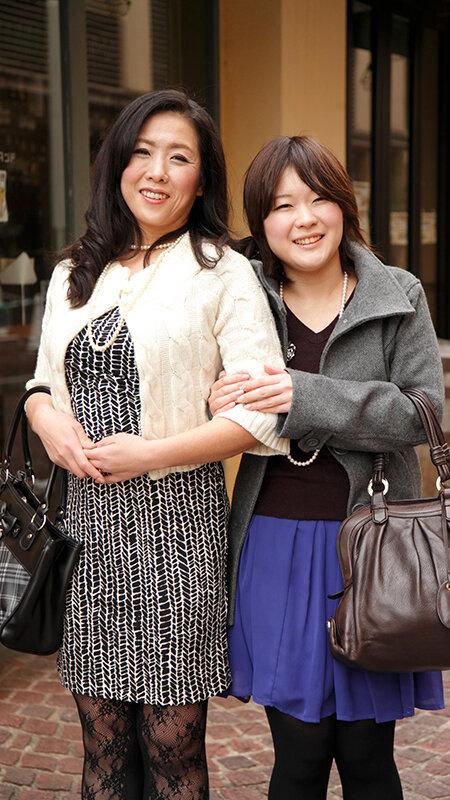 家族の絆は固かった！？「お父さんには言わないで」とか言いながら、娘の前でもお構いなし、欲求不満を拗らせた熟女母12名4時間3 サンプル画像 2