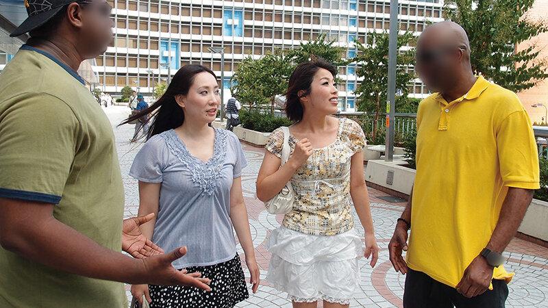 「やっぱり大きいのかな」「ちょっと興味あるかも」黒人にナンパされた熟女さんはデカマラに興味津々 想像以上の巨根を膣奥まで突っ込まれ狂ったようにイキまくる 黒人マラで昇天する素人熟女36人8時間BEST サンプル画像 7