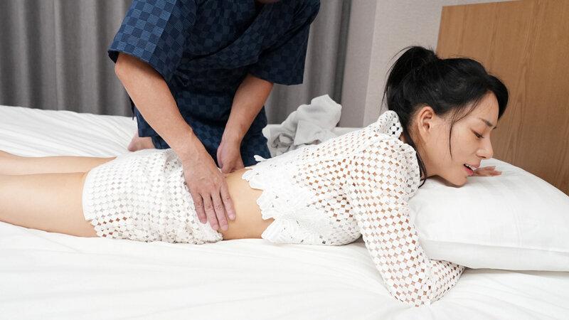 ～韓国の街角から～ 「無料マッサージ体験しませんか？」 美乳！美脚！プリ尻！ 熟女とは思えない美意識高すぎ最強ボディ！ むっつりスケベな韓国人妻とナンパ＆SEX交流！ コリアン美女を現地調達3名ゲット サンプル画像 18