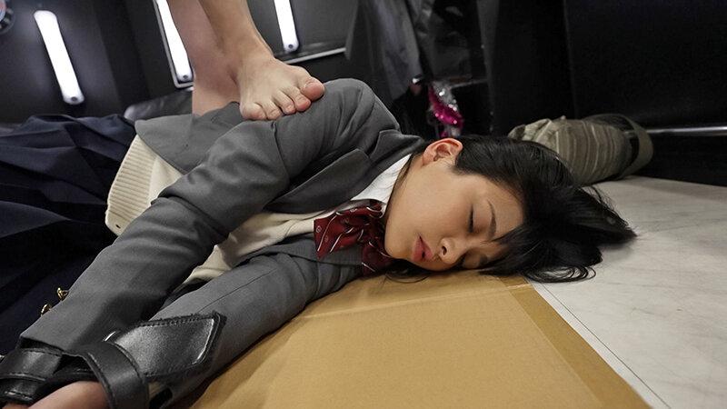 アジア美少女を監禁喉ボコ開発 4本の肉棒に貫かれ精子と唾液と涙でゴボゴボ喉奥ピストン地獄！精神崩壊！白目ひん剥き！狂人喉奥イラマチオ 喉ボコ美少女いくら 海野いくら サンプル画像 2