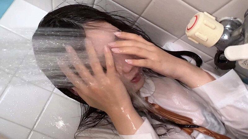 のぞき見バスタイム 騒音に耐えかねて窓を覗いたら地味で物静かな娘がお風呂場で自慰行為をしている姿をみてしまい、俺は発育途中のムチムチな身体に興奮してしまい我慢できずに犯した。 篠崎菜都香 サンプル画像 4