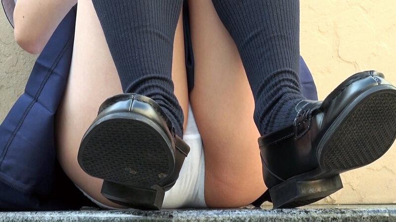 制服女子の無防備なアソコに限界まで迫る！！パンチラ股間接写！！30人BEST SELECTION サンプル画像 4