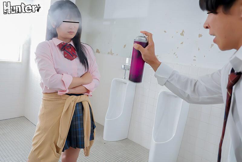 ボッチがビッチに下剋上 言いなりスプレーでムカつく女子たちを完全支配！ サンプル画像 4