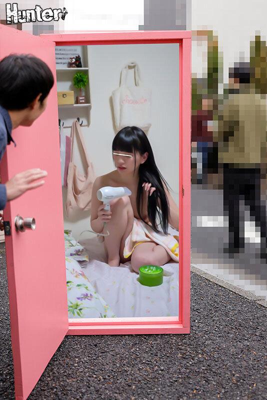 どこへでもドア「キャー、エッチ！何でここにいるの？早く出てってよ！」そのドアを使うとどこへでも行けるんです！そしてどこででもイケるんです！3 サンプル画像 3