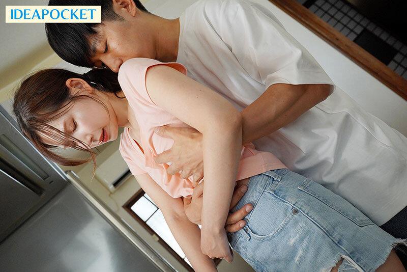 夏の終わりの汗だく中出し性交 人妻になったお従姉ちゃんの無防備な色気にボクは理性を抑えられず…。 明里つむぎ サンプル画像 5
