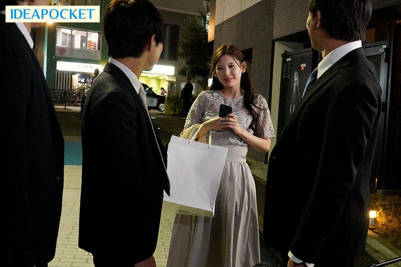 「皆でHしようよ」 結婚式の二次会宅飲みで発情したヤリマン未婚女が男全員喰う。 怒涛の精子搾り取り！！ 明里つむぎ サンプル画像 2