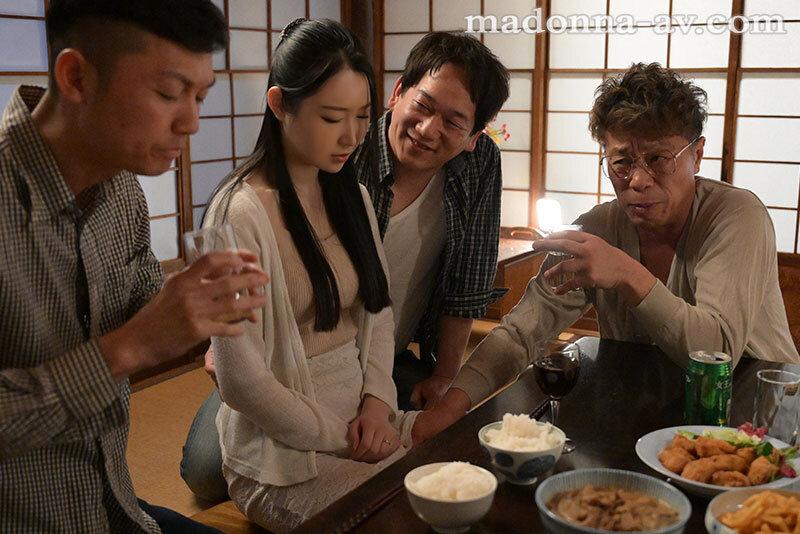 「りおちゃん、大きくなったね…。」実家に帰るといつも二人の叔父さんに呼び出されて…。 朝日りお サンプル画像 1