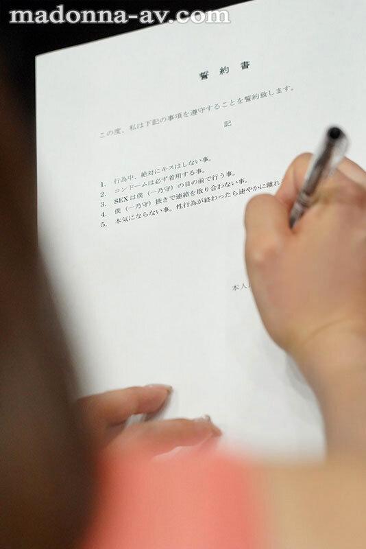 「大きければ、良いってもんじゃないよ？」そう言い張る妻は恐る恐るハメた友人のデカチ〇ポに沼っていた…。 一乃あおい サンプル画像 2