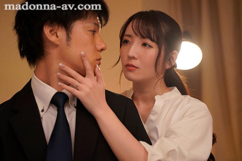 彼女へのプロポーズ前夜、「明日からはW不倫になっちゃうね…」と妖艶に笑う幼馴染と中出しセックスに溺れた僕。 小花のん サンプル画像 3