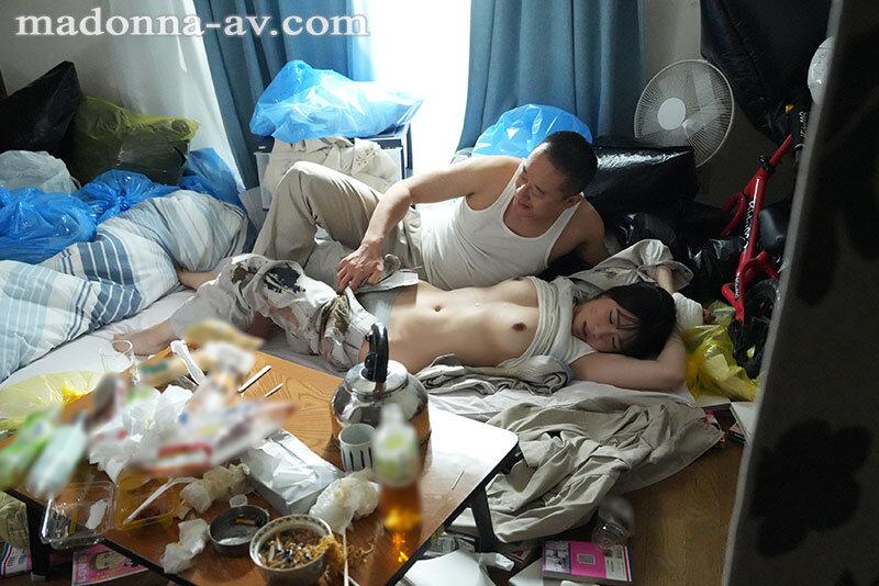 逃走中、絶倫中年男に匿われたボロアパートで激しくもはかない性交に満ちた罪深き女囚の7日間―。 一乃あおい サンプル画像 4