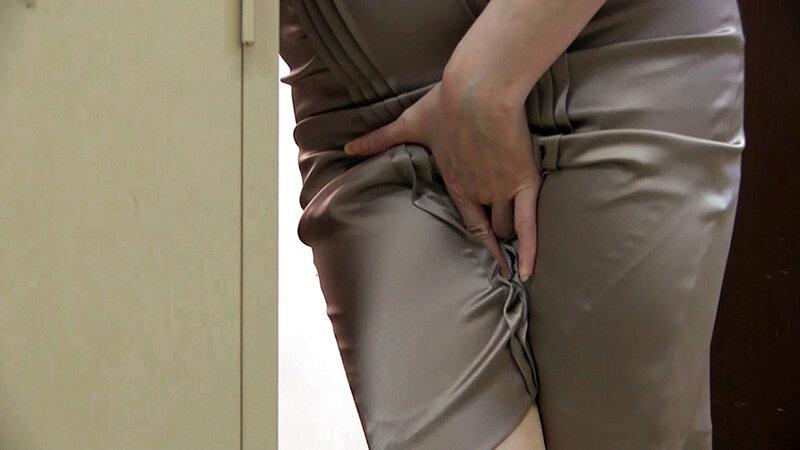 ～僕と彼女の女装レズ日記～ ズボンを汚してしまった僕に女上司が自分のスカートを貸してくれて… ゾクゾクする裏地の感触に思わず勃起してしまい男の娘になってレズられた僕 本田もも サンプル画像 3