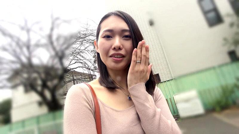 【4K】初体験は人妻と… 最高に羨ましい筆下ろし 小春 28歳 三池小春 サンプル画像 1
