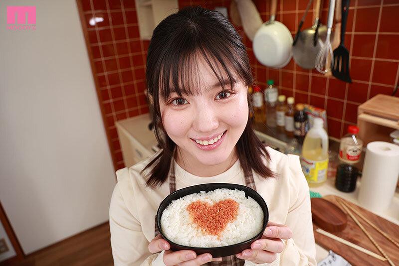 【VR】僕のお弁当を毎日作ってくれる世話焼き彼女 裸エプロンからはみ出す乳首がかわいくて料理中なのにおっぱじまっちゃった付き合いたての大学生の巨乳彼女と同棲性活 小鈴みかん サンプル画像 2